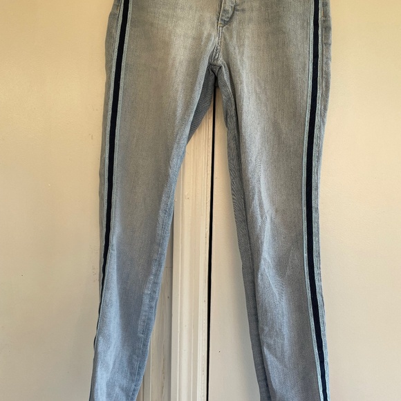 Jean - Picture 1 of 6